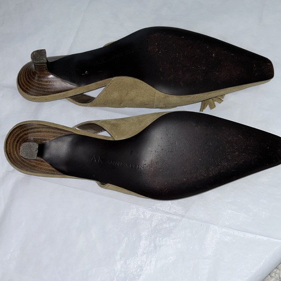 LIKE NEW AK Anne Klein Germaine Suede Slingback Tassel Heels - Picture 6 of 7